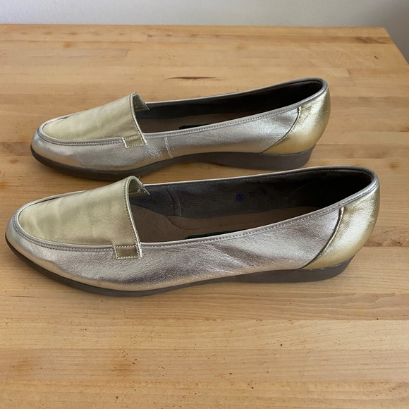 Easy Spirit Loafers ~ Silver & Gold Metallic ~ 7.5B - Picture 3 of 6